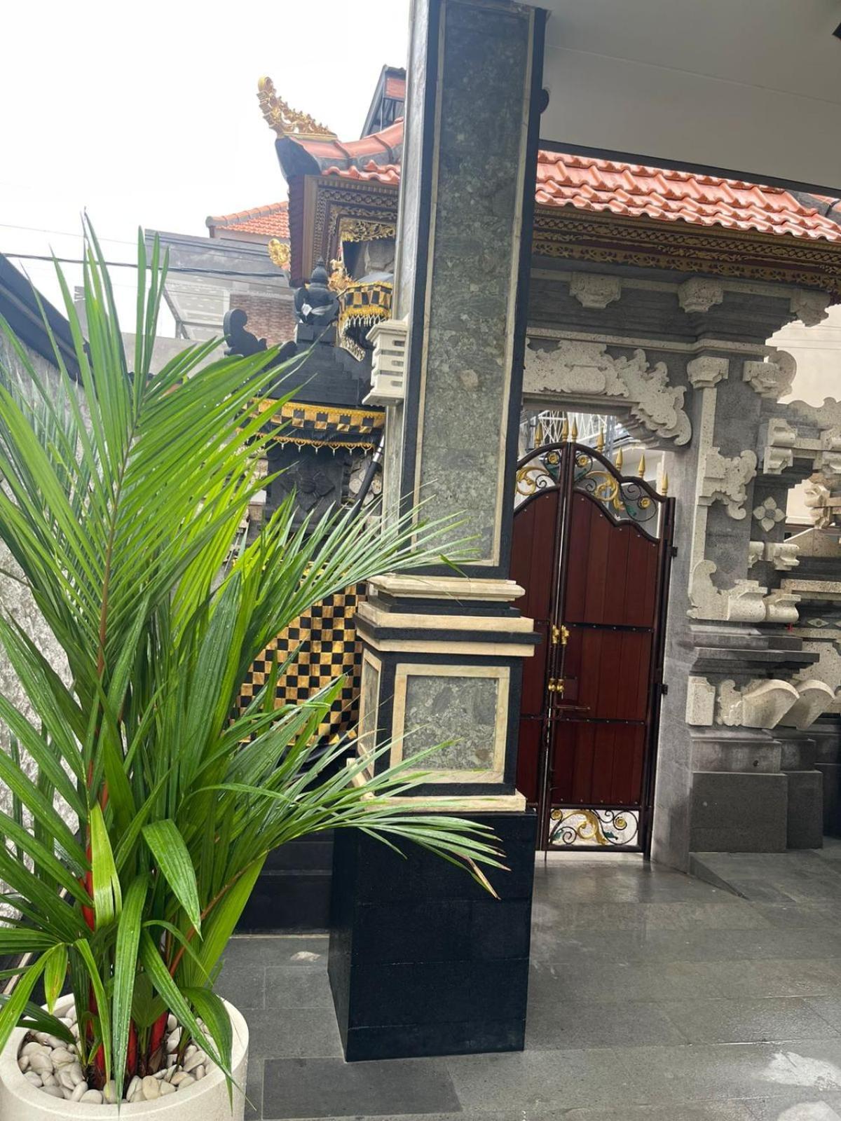Отель Shin In Bali Кута Экстерьер фото