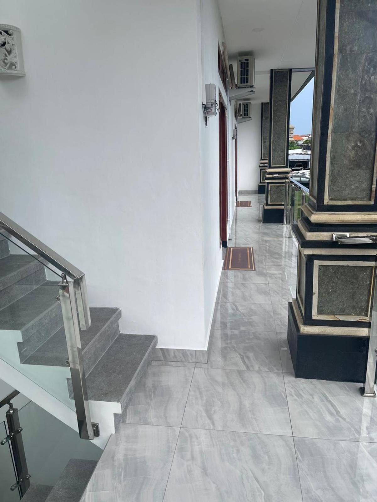 Отель Shin In Bali Кута Экстерьер фото
