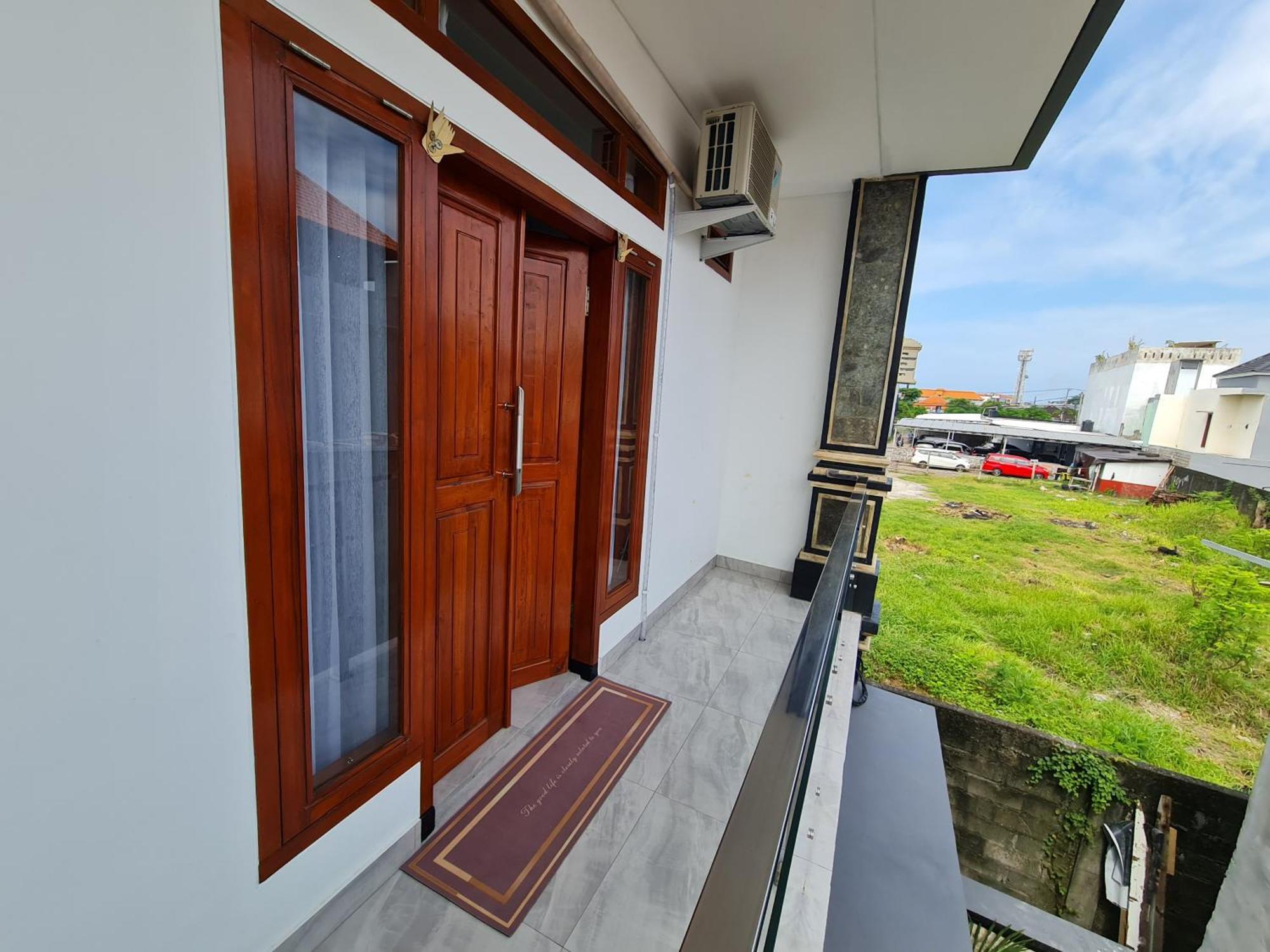 Отель Shin In Bali Кута Экстерьер фото